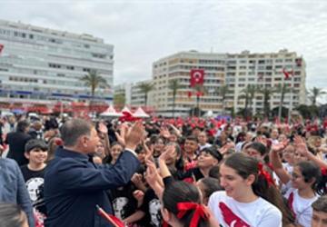İzmir'de 23 Nisan coşkusu