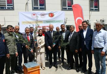 Adıyaman’da tarım hamlesi: fidan ve kovan desteği