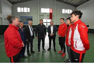 Ertuğrul Sağlam'dan Genç Sporculara İlham Veren Ziyaret