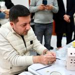 Belediye Başkanımız Rasim Arı, Dekorlu Sırlı Mumluk Boyadı