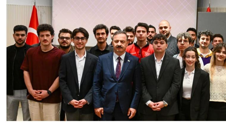 Anahtar Parti Genel Başkanı Yavuz Ağıralioğlu gençlerle bir araya geldi