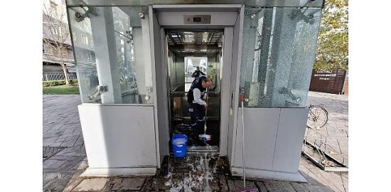 Üst geçit asansörleri Büyükşehir'le tertemiz