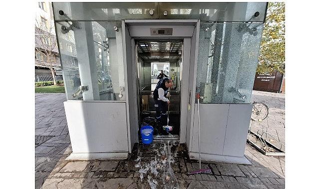 Üst geçit asansörleri Büyükşehir'le tertemiz