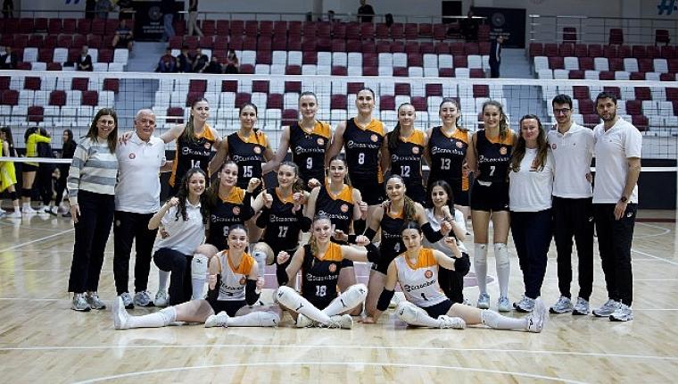 Eczacıbaşı Genç Kız Takımı Finalde!