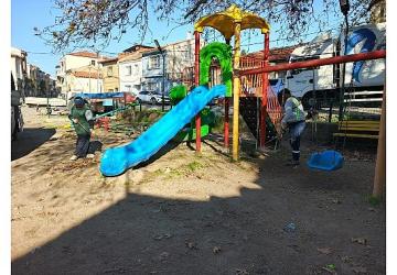 Ayvalık'ta Park ve Bahçeler Ekiplerinden 7/24 Yoğun Mesai