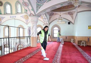 Çiğli'de İbadethaneler İçin Temizlik Mesaisi