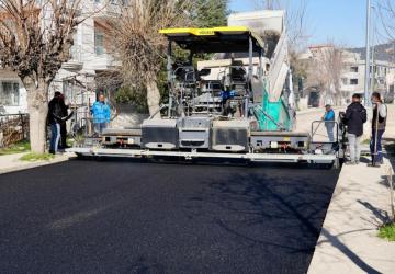 Yenimahalle’de sıcak asfalt serimi başladı: Başkan Tutdere, çalışmaları yerinde inceledi - Videolu Haber