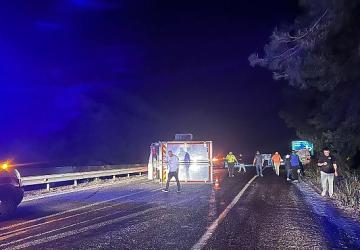 Kemer'de yola dökülen mazot kazaya neden oldu