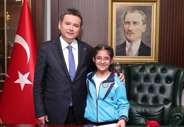 Başkan Aydın Koltuğu Geleceğin Teminatı Çocuklara Bıraktı