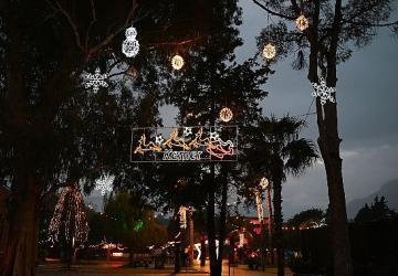 Kemer'de yılbaşı hazırlıkları tamamlandı