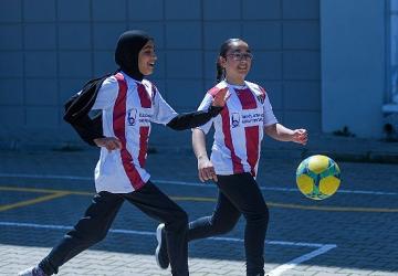 OSB Ortaokulunda 1.100 Öğrenciye İnegölspor Forması Dağıtıldı