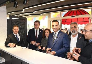 Çiğli'de Yeni Bir Yaşam Alanı: Uğur Mumcu Parkı Açıldı