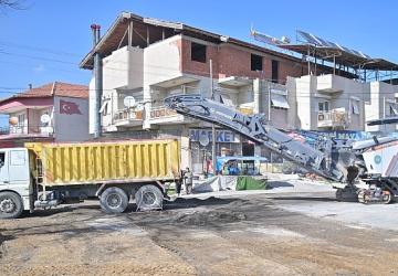 Büyükşehir'den Kula'da Ulaşım Konforu için 8 Bin Tonluk Asfalt Çalışması