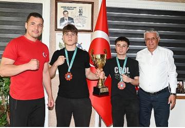 Başarılarını Başkan Topaloğlu ile paylaştılar