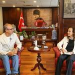 Kardeş şehirler kadrajda buluştu: Başkan Ünsal, Karşıyakalı birinciyi konuk etti