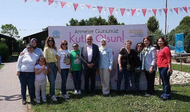 Başkan Şadi Özdemir Anneler Günü'nü Bizim Ev katılımcılarıyla kutladı