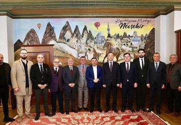 Kırgızistan Ankara Büyükelçisi Kazakbayev, Belediye Başkanı Arı'yı Ziyaret Etti