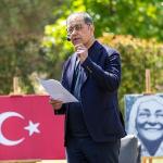 Başkan Tugay'dan Anneler Günü'nde duygulandıran sürpriz