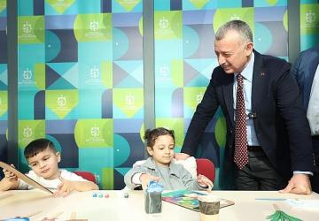 Büyükakın: Kütüphanelerde gençlerimizi geleceğe hazırlıyoruz