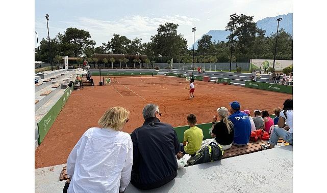 Geleceğin tenisçileri Kemer'de buluştu