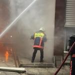 Besni’de hırdavat dükkanında yangın çıktı