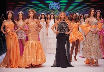 Özge Ulusoy ve Ceren Arslan'lı muhteşem defilede görsel şölen