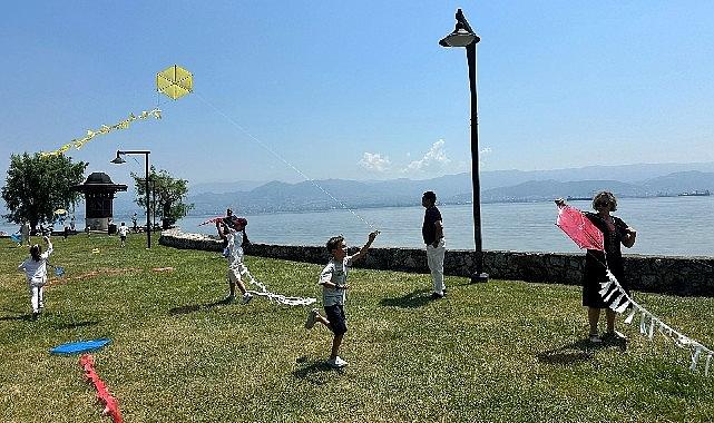 Uçurtmalar Kocaeli'den barışa uçtu; Diplomat çocukları "Barış" için uçurtma uçurdu