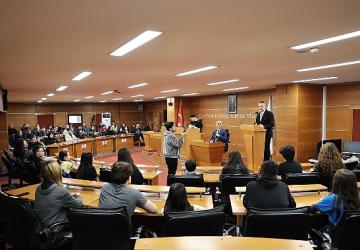 Gençler sordu, Başkan Vekili Akın yanıtladı