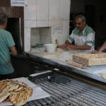 Adıyamanlı fırıncı esnafı Çoban: 'Maliyetler yükseldiği için ekmekte zam kaçınılmaz oldu, vatandaştan tepki gelmedi' - Videolu Haber