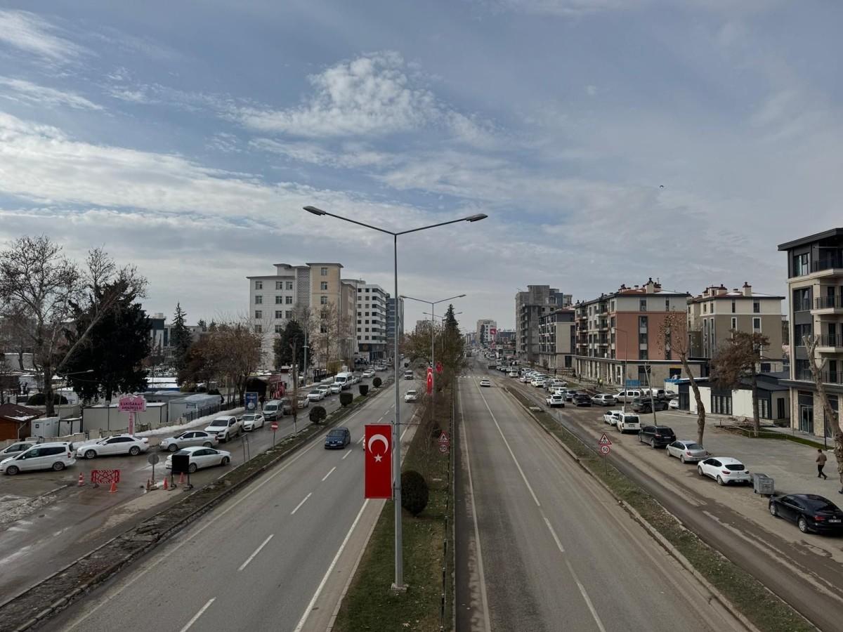 Adıyaman’da yola beton döken araca 3 bin TL para cezası