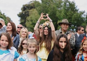 15. Uluslararası Alaçatı Ot Festivali'nin görkemli korteji ve 23 Nisan gururu bir arada