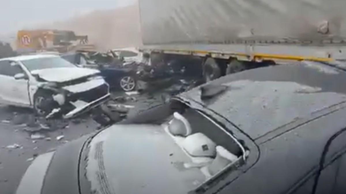 TAG Otoyolu’nda zincirleme kaza: 2 Ölü, 11 yaralı - Videolu Haber