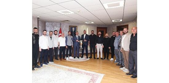 Şampiyon Gölcükspor kupasıyla Başkan Büyükakın'a geldi