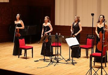 Türk bestecilerinin eserleri ayakta alkışlandı