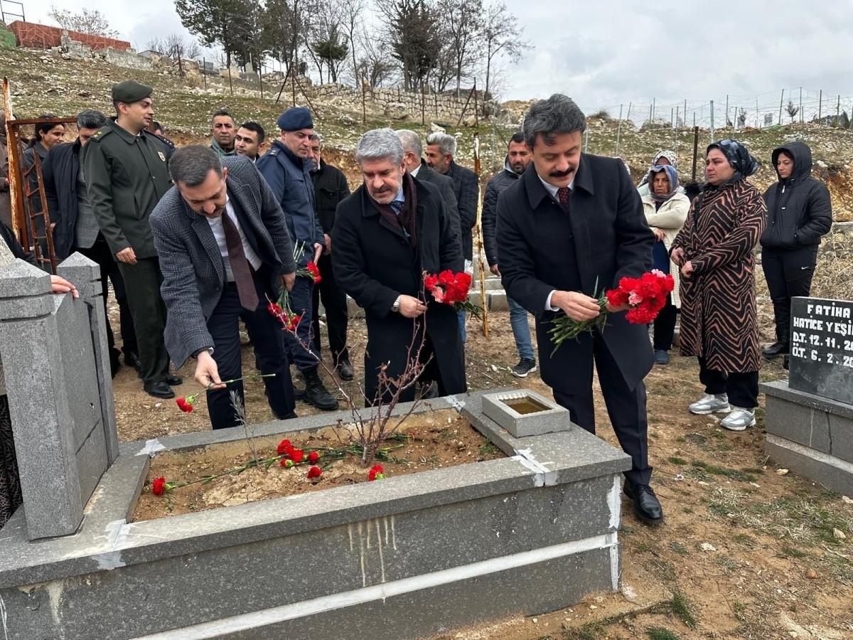 Deprem şehitleri Besni’de dualarla anıldı