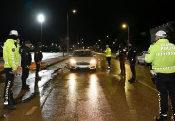 Adıyaman'da huzur uygulması: 2 bin 158 kişiye kimlik kontrolü yapıldı