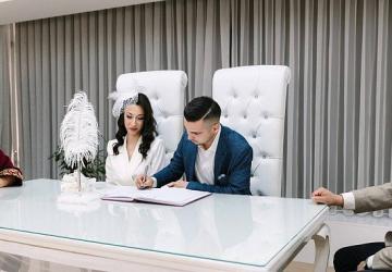 Balçova'da Yeni Evlenen Çiftlere Alışveriş Kartı Desteği