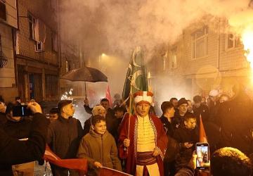 Bayrampaşa'da Ramazan fener alayı ve mehterle karşılandı