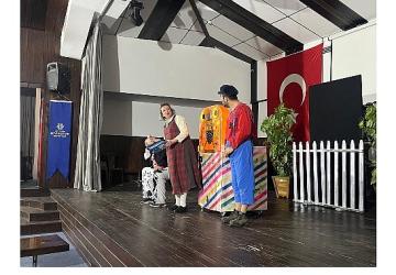 Başkan Çerçioğlu Karacasu'da Çocukları Tiyatro ile Buluşturdu