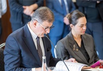 Başkan Tugay'dan kadın mücadelesine güçlü çağrı