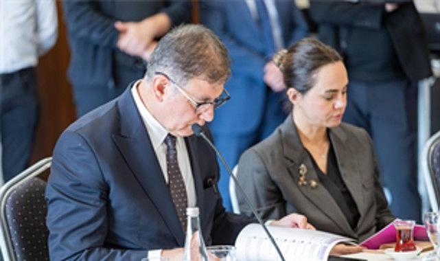 Başkan Tugay'dan kadın mücadelesine güçlü çağrı