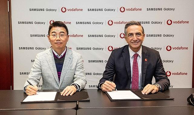 Vodafone ve Samsung'dan Mobil Dünya Kongresi'nde Yeni 5G'li Cihaz İş Birliği