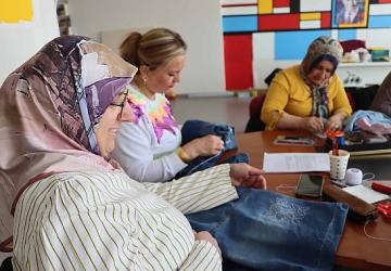 Sashiko atölyesiyle ürünlerini yenilemeyi öğrendiler