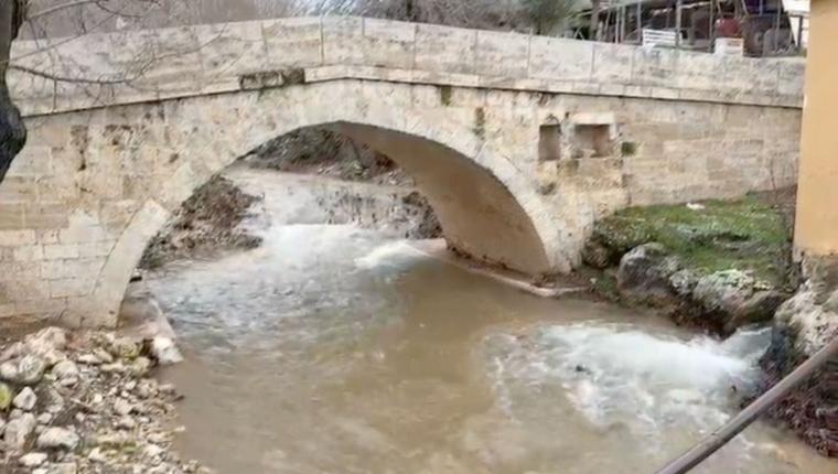 Adıyaman’da VI. Murat tarafından yapılan cami altındaki tarihi su kaynağı yeniden akmaya başladı - Videolu Haber