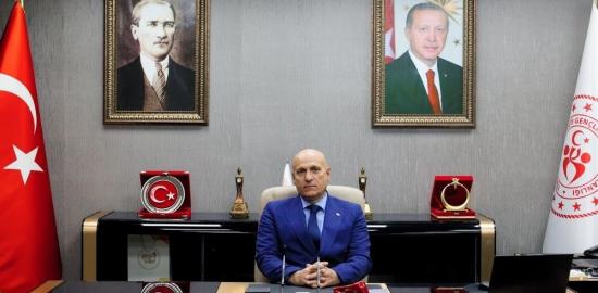 Müdür Elüstü’den Anneler günü kutlaması: 'Anne Toplumun Temelidir'