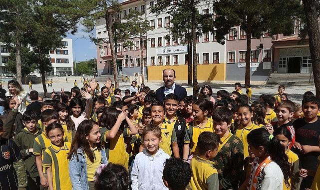 Başkan Altay Mezun Olduğu Selçuk İlkokulu'nda Öğrencilerle Buluştu