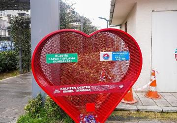 Maltepe'de plastik kapak toplama kumbaralarının sayısı 8'e çıktı