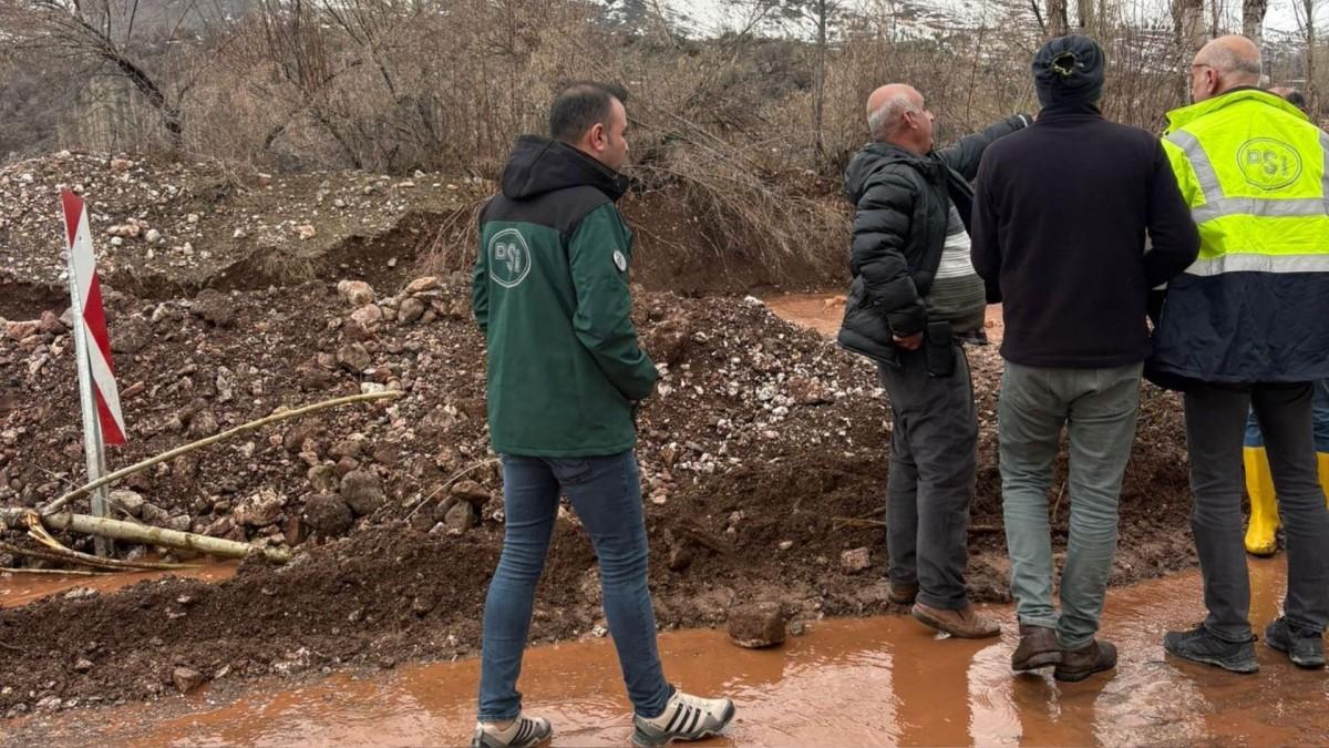 Tut ilçesinde heyelan: İki ev boşaltıldı, DSİ bölgede inceleme başlattı