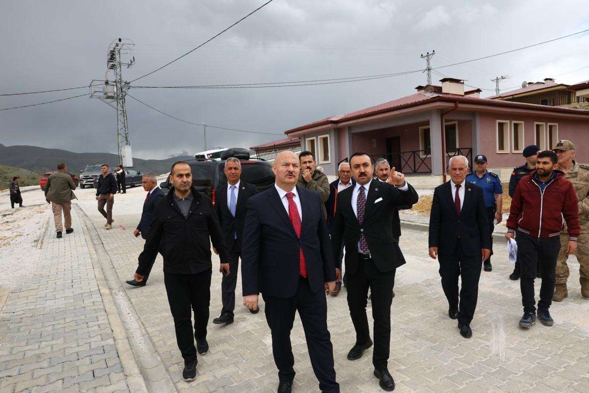 Vali Abdullah Küçük Çelikhan Köy Evlerinde incelemelerde bulundu