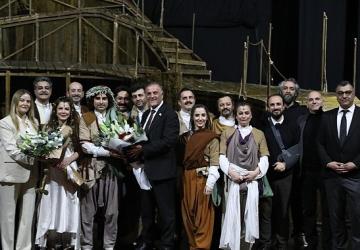 İBB Başkan Vekili Nuri Aslan, Yaşar Kemal'in 'Ağrı Dağı Efsanesi' Oyununu İzledi